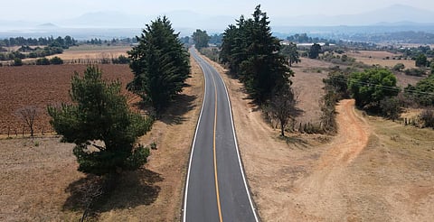 Bedolla coordina con estados vecinos rehabilitación de carreteras