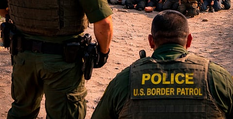 EE.UU. reporta salida de 2 millones de migrantes ilegales; lanza advertencia