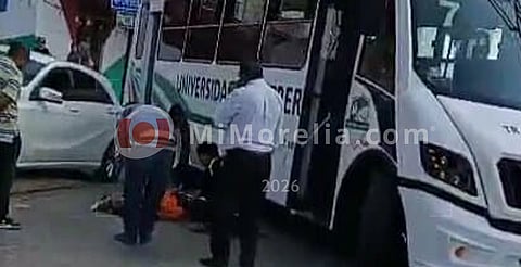 Camión escolar arrolla a abuelito en Morelia