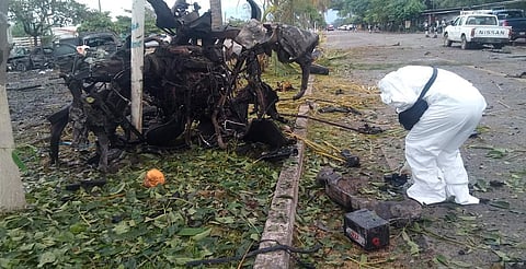 Coahuayana, aún bajo vigilancia militar tras explosión de coche bomba