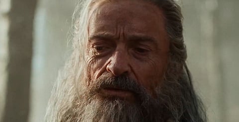 Hugh Jackman sorprende en el primer tráiler de ‘La muerte de Robin Hood’, nueva cinta de A24