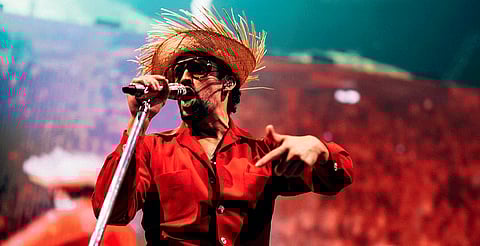 Bad Bunny es demandado por 16 mdd por uso no autorizado de voz femenina