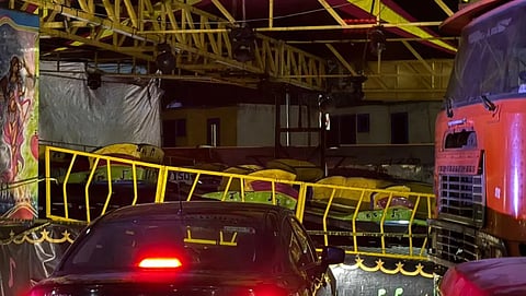 Padre e hijo caen de juego mecánico en feria de Coyoacán; hay un fallecido