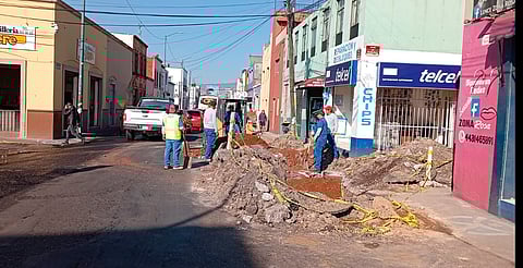 ✅ Reparan fuga de agua en el Centro de Morelia; vecinos recuperan el servicio