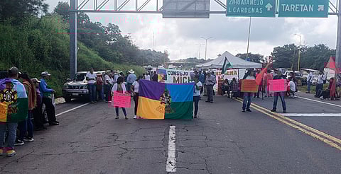 Ramal Camelinas y otras 5 carreteras, tomadas este martes por pueblos originarios de Michoacán