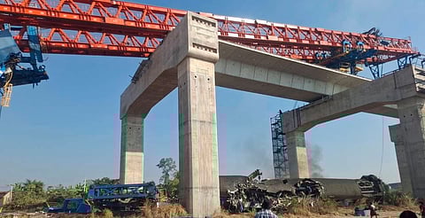 El siniestro dejó al menos 32 muertos y 64 heridos, varios en estado grave