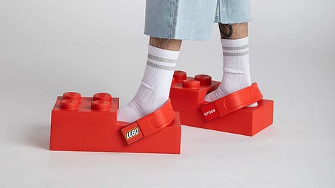 Así será la colaboración entre LEGO y Crocs que llegará en 2026