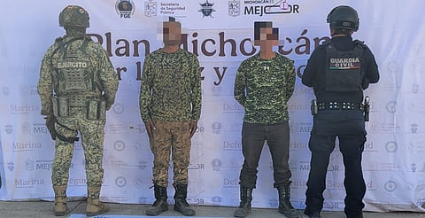 En Apatzingán, SSP asegura arma, explosivos e incinera plantas de marihuana; hay 2 detenidos