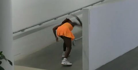 Tenista explota tras eliminación en Australia