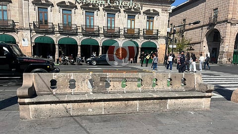Avanza de manera gradual la restauración de bancas en Plaza de Armas