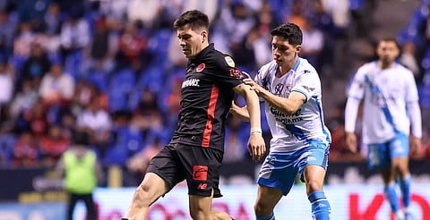 Polémico fuera de lugar semiautomático anula penal a Puebla ante Toluca