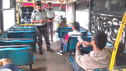 Guardia Nacional implementa operativo en paradas de transporte en Michoacán
