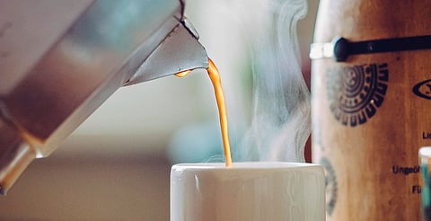 Beber demasiado café puede causar ansiedad y alterar el sueño