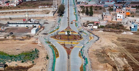 ¡Adiós a los baches! Bedolla proyecta más de 50 años de duración a la avenida Amalia Solórzano