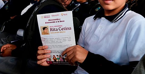 Avanza 93% entrega de becas Rita Cetina en Michoacán