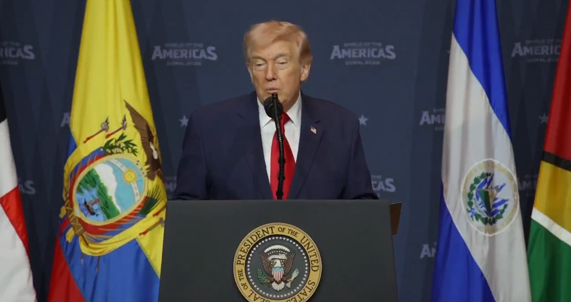 Trump asegura que narcotráfico llega a EU “principalmente desde México”