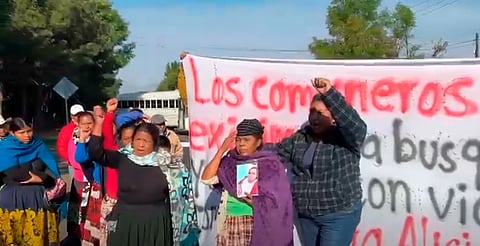 Comuneros de Ichán bloquean carretera Cherán-Zamora por desaparición de Flora Alicia