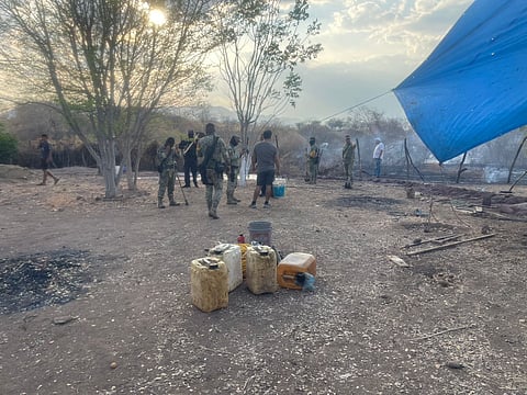 Controlan incendio de pastizal en colonia Cutzio, en Huetamo