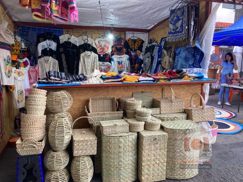 K’uínchekua, vitrina mundial para la artesanía pese al regateo