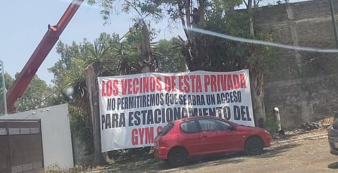 Vecinos de Balcones de Morelia denuncian tala de árboles y apertura de acceso vehicular hacia club