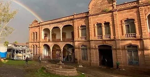 Tras ir y hallar puerta cerrada, comunidad y normalistas de Tiripetío acuerdan junta