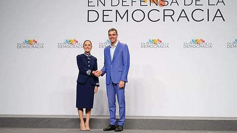 Claudia Sheinbaum en España rechaza intervención militar en Cuba y propone destinar 10% a reforestación