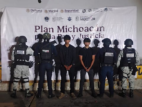 Aseguran droga y vehículos; hay cinco detenidos en Apatzingán y Chucándiro