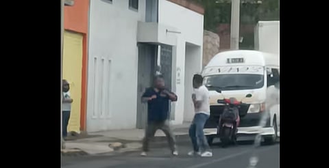 ¡Se agarran a golpes! Captan pelea entre choferes en calles de Morelia