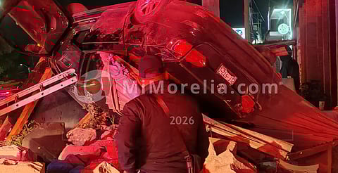 Muere hombre tras brutal volcadura frente al CETis 120 en Morelia