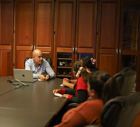 Adolfo Torres fortalece diálogo con vecinas de la colonia Abel Martínez