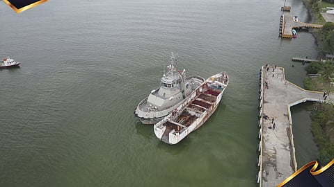 Hundimiento con propósito: barco ahora protegerá ecosistemas al convertirse en arrecife artificial