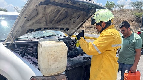 Falla mecánica provoca incendio en Calzada La Huerta en Morelia
