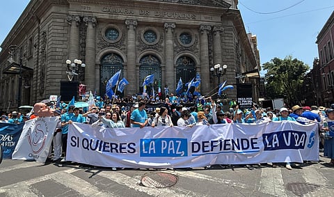 Con alegría, jóvenes defienden la vida en marcha capitalina