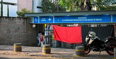 Tribunal falla a favor del SUEUM y mantiene huelga a puertas cerradas en la UMSNH