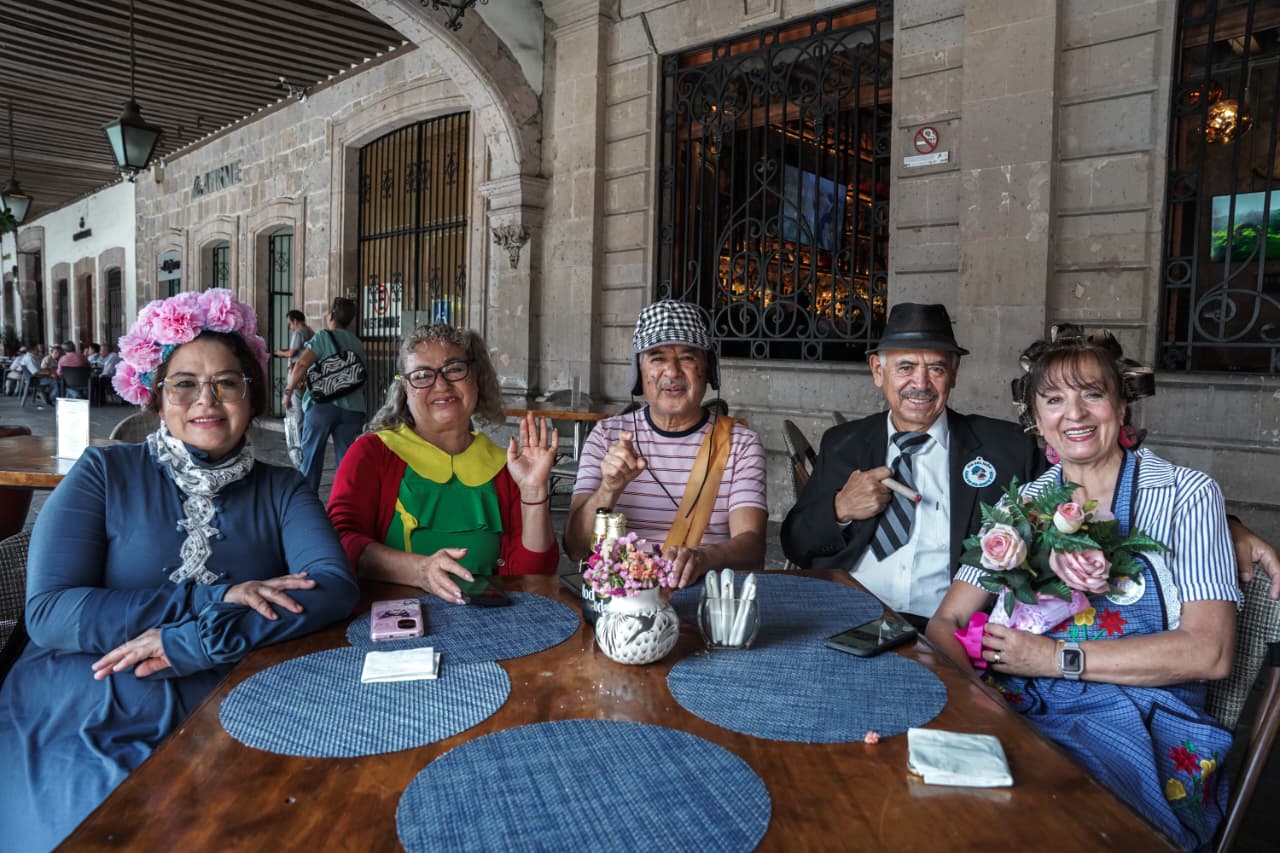 Personajes del Chavo del 8 llenan de nostalgia el Centro de Morelia