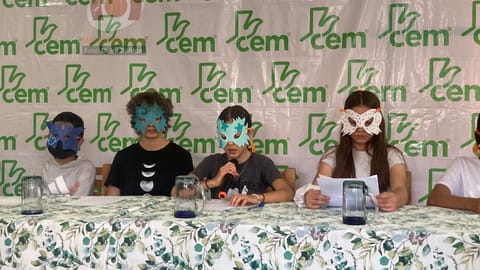 Estudiantes de secundaria se pronuncian contra violencia en escuelas de Michoacán