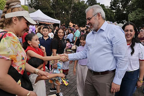 Bedolla convive con familias en festejo del Día de la Niñez en Morelia
