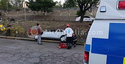Volcadura en Morelia deja a mujer lesionada rumbo a la salida a Charo