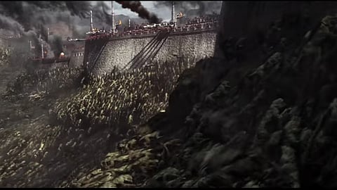 La muralla se levantó para defensa ante una fuerza inhumana (Foto: YouTube)