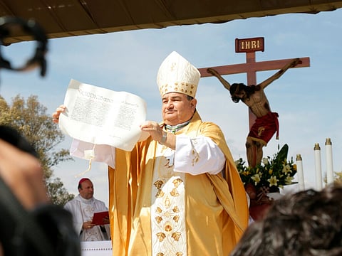 Carlos Garfias recibe báculo y la Arquidiócesis de Morelia
