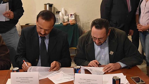 Durante la reunión se realizó una presentación de las actividades de la empresa a los directivos de la institución