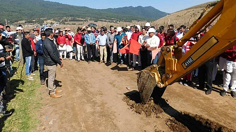 Inician obras de acceso a plantel Cobaem en Arantepacua