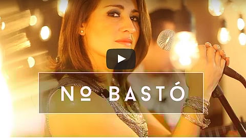 Ha presentado temas propios y versiones nuevas de diversas canciones (Fotograma: Youtube)