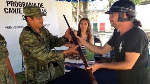 Se debe entregar el arma en el módulo que se instalará para tal tipo (Foto ilustrativa)