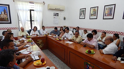 En sesión de Cabildo, la titular de la dependencia estatal, Fabiola Alanís Sámano, presentó las acciones y programas sociales del gobierno del estado