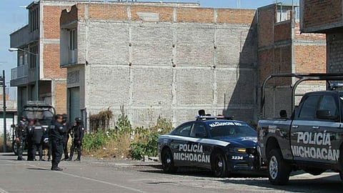 El ahora occiso es de entre 30 y 33 años de edad, permanece en calidad de desconocido