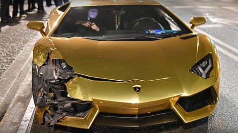 Video: Un Lamborghini Aventador dorado sufre accidente de tráfico en Polonia