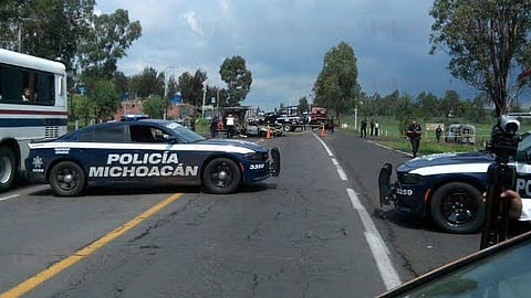 Al lugar acudieron cuerpos de bomberos de Zacapu y de Protección Civil Estatal a fin de atender el suceso (Foto: RED113)