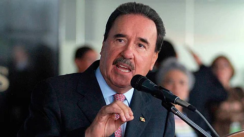 Fue el propio senador quien confirmó la noticia del fallecimiento de su esposa