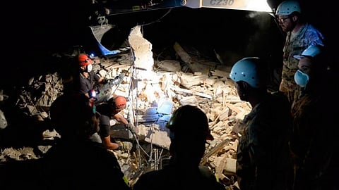 El equipo de bomberos del Vaticano trabajando en las zonas afectadas por el terremoto que azotó el centro de Italia (Foto:Twitter @news_va_es)